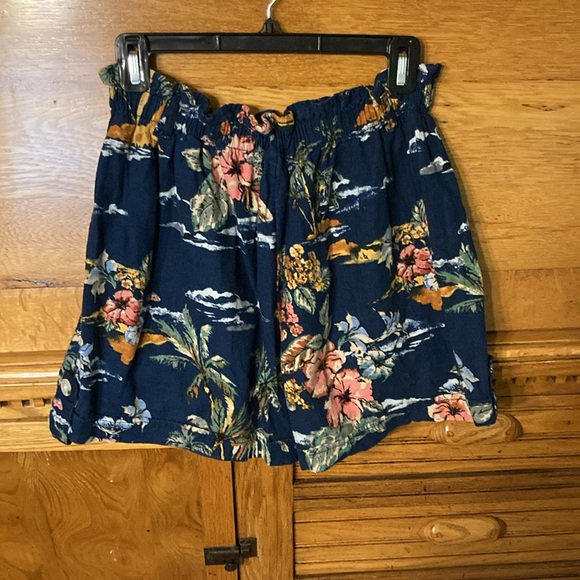Tropical Print Paper Bag Style Pull On Shorts - Picture 2 of 11